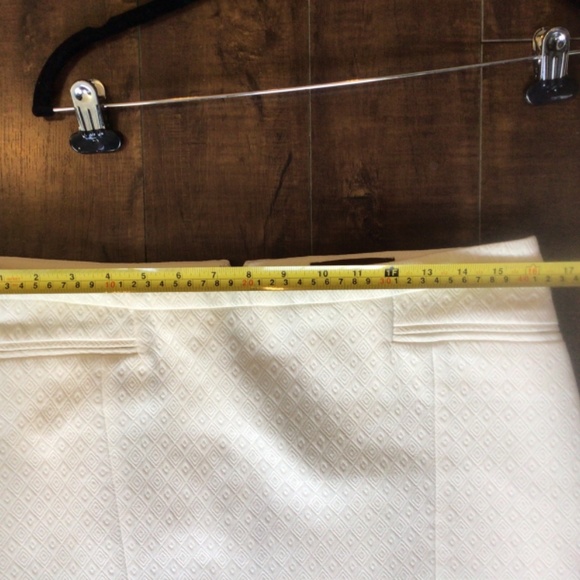 NWOT Lined cream coloured skirt, sz 10, 20”long & wide at bottom, flat waist 16” - Picture 15 of 15